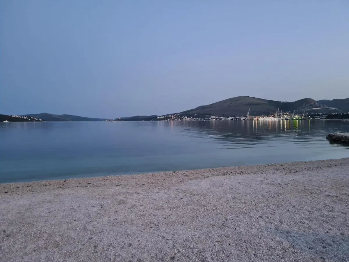 Cornelia Apartments By The Sea Okrug Gornji, Ciovo Trogir
