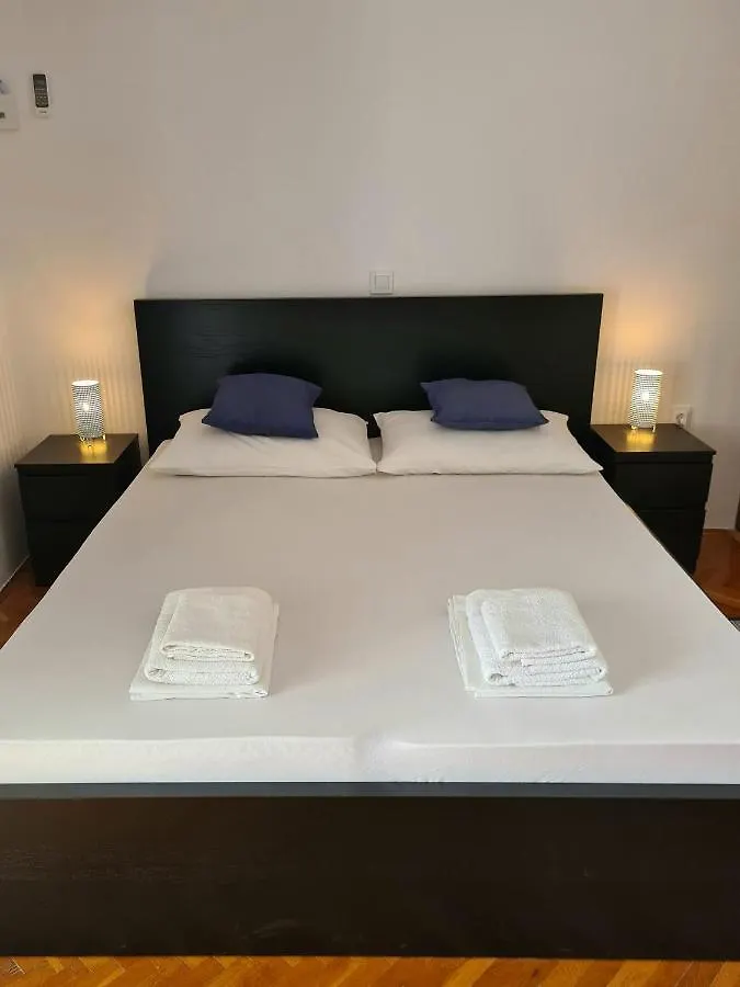 Cornelia Apartments By The Sea Okrug Gornji, Ciovo Trogir