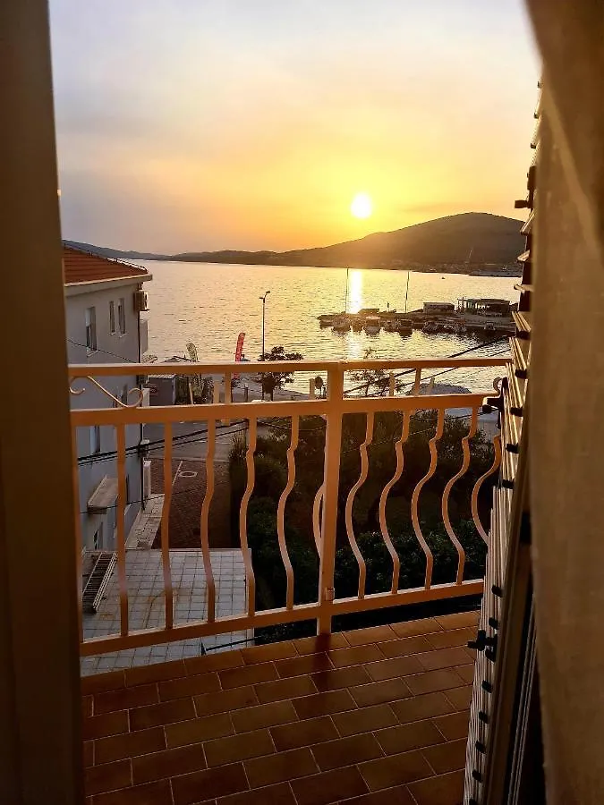 Cornelia Apartments By The Sea Okrug Gornji, Ciovo Trogir